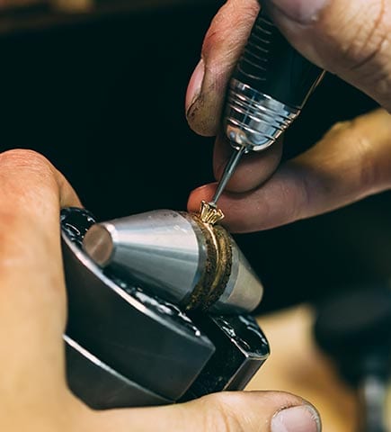 At Mildura Jewellers we offer a variety of jewellery repair services to cater to your individual needs. This includes chain soldering, ring resizing, cleaning, pearl rethreading, stone setting and claw repairs